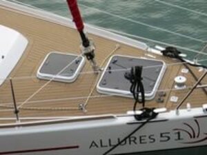 Yacht Refinishing – Yacht Services